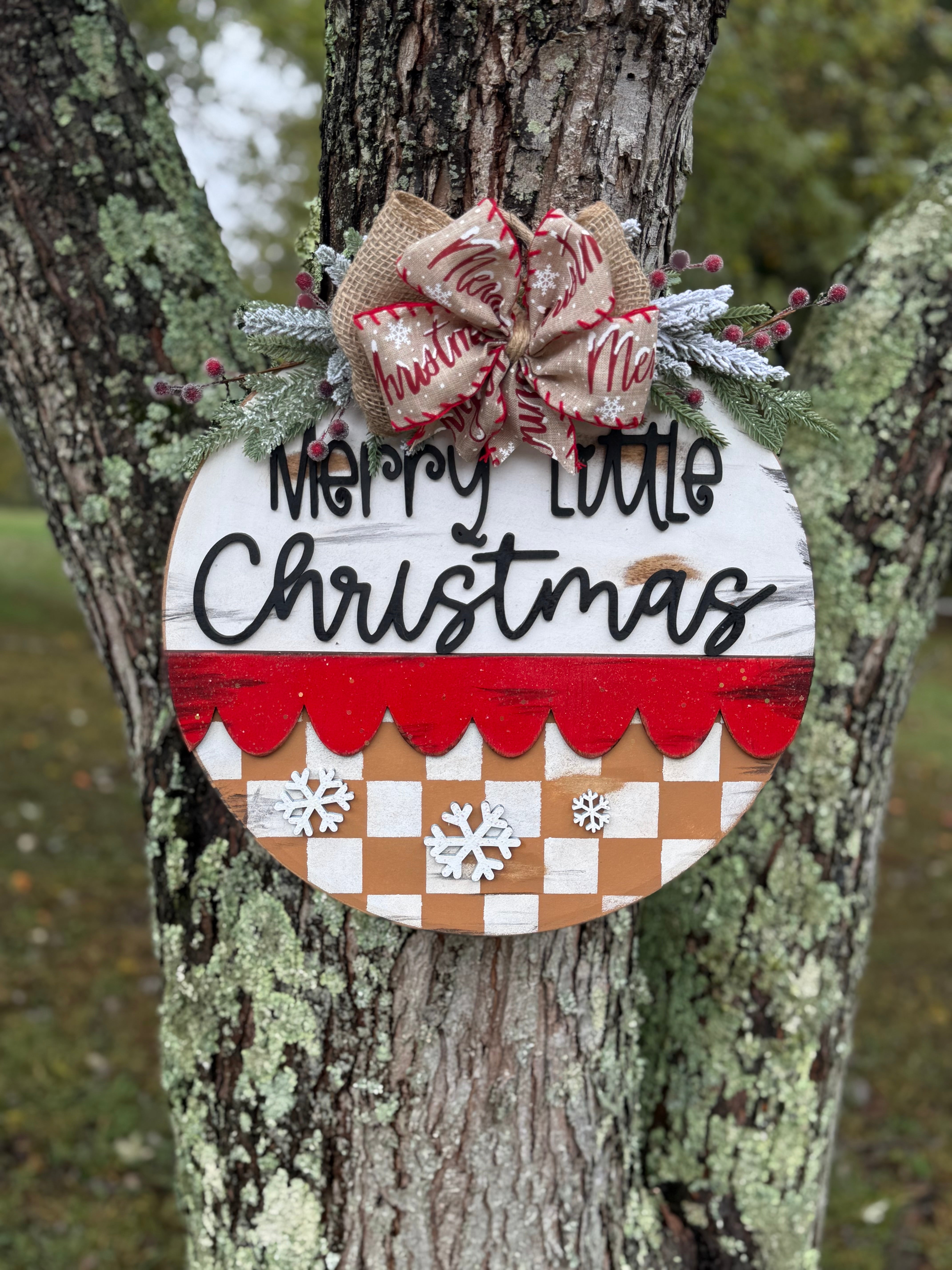 Merry Little Christmas door Hanger: Cute Christmas Wreath
