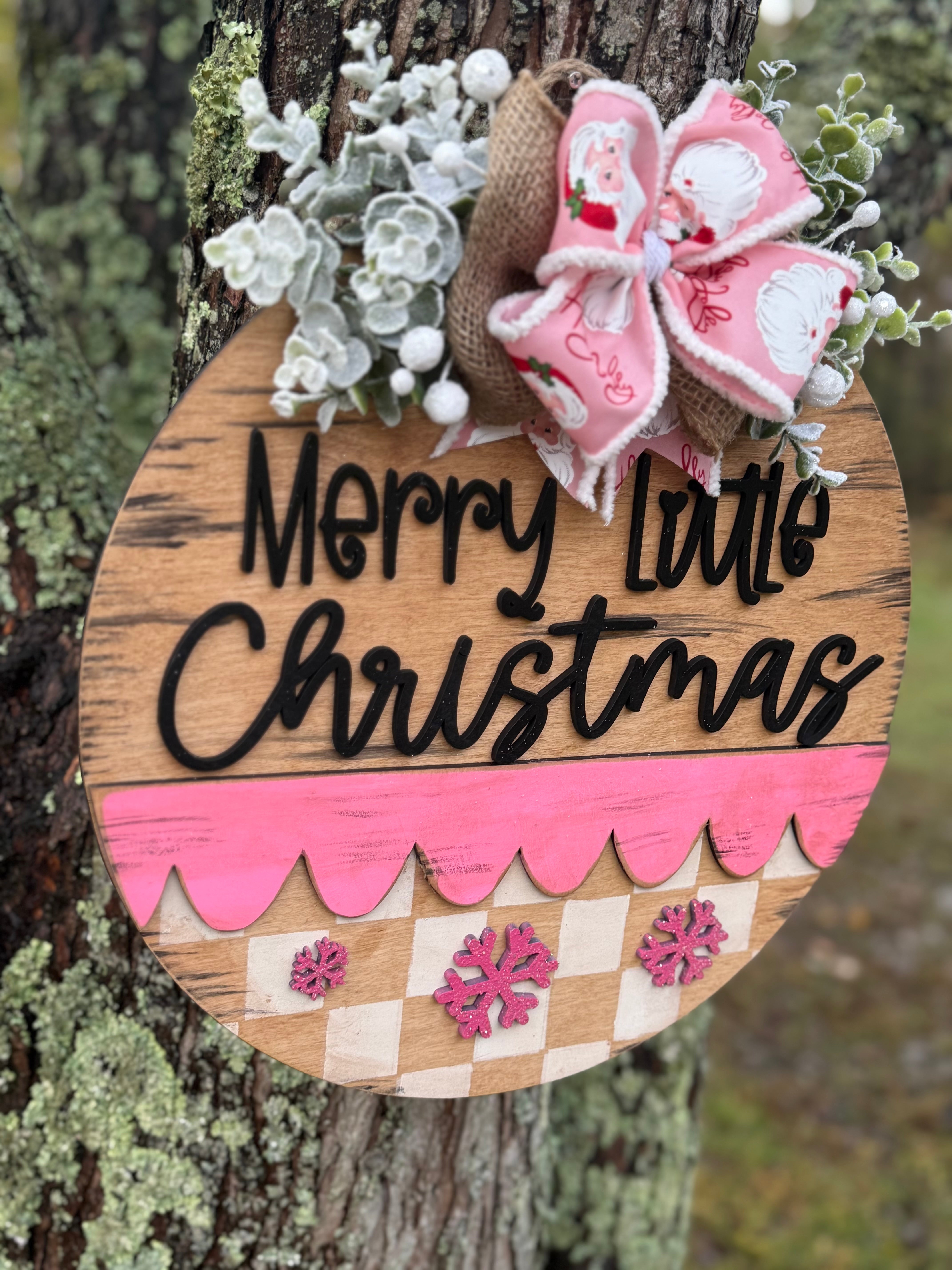 Merry Little Christmas door Hanger Pink: Cute Christmas Wreath