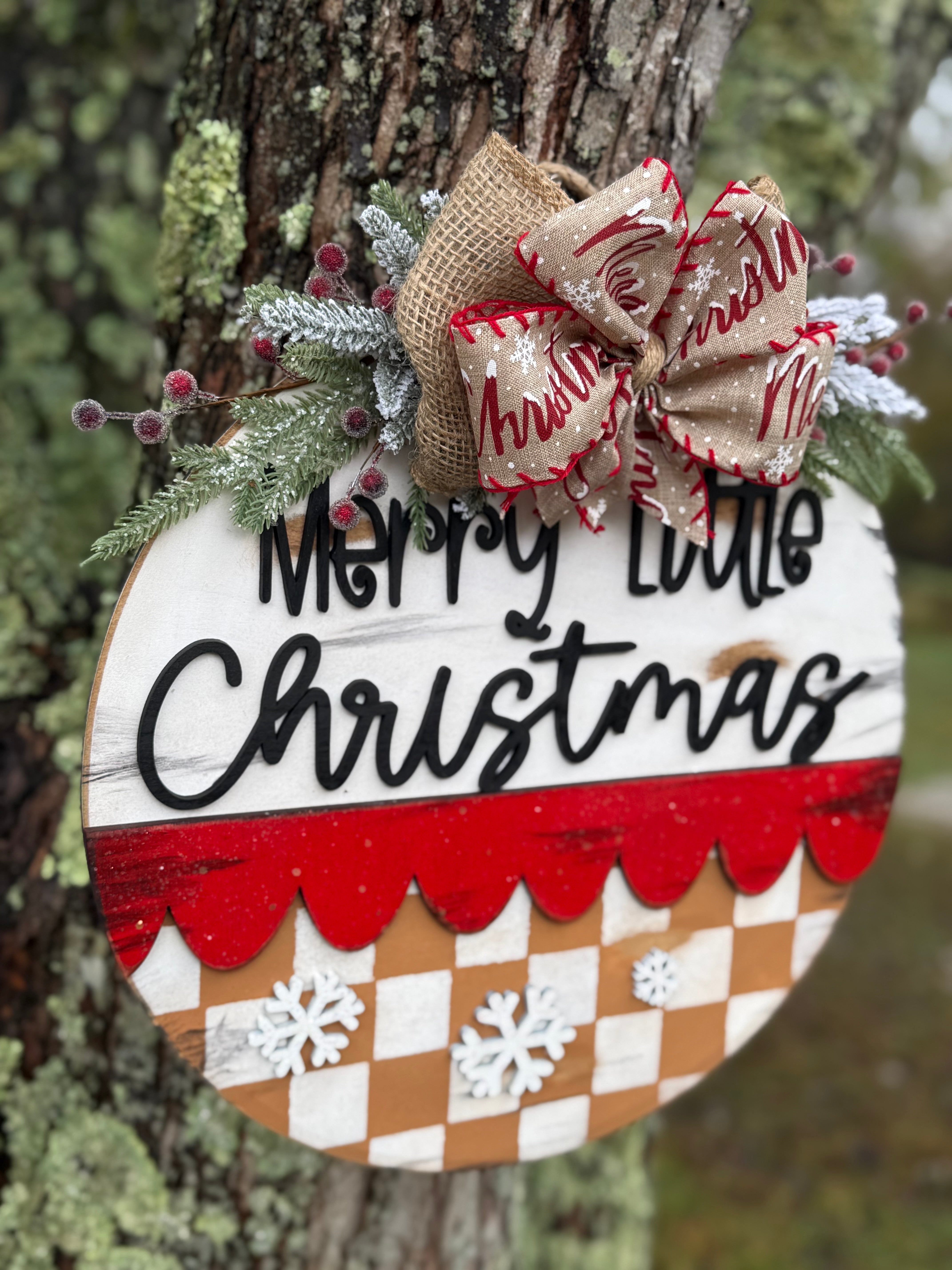 Merry Little Christmas door Hanger: Cute Christmas Wreath