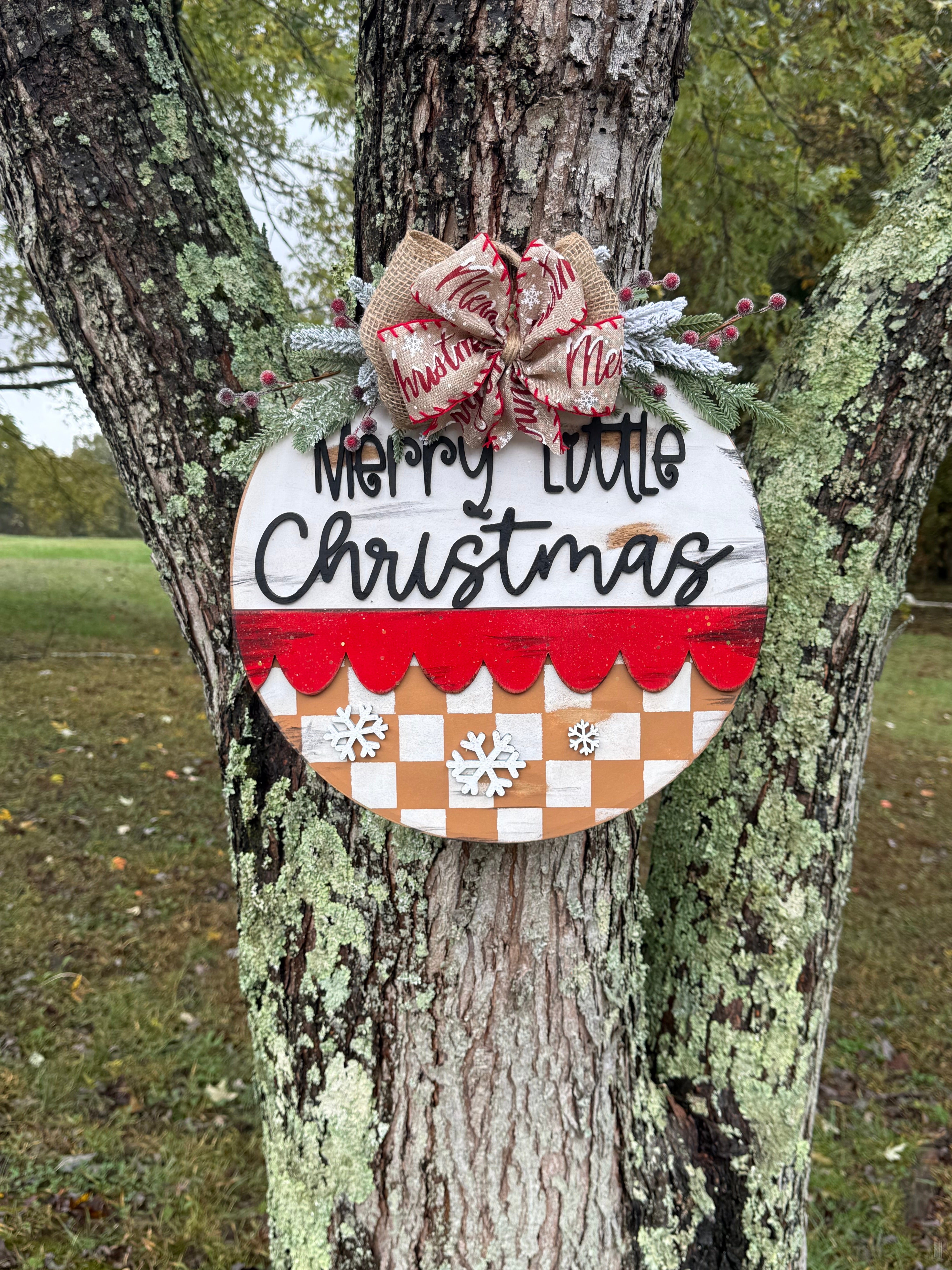Merry Little Christmas door Hanger: Cute Christmas Wreath