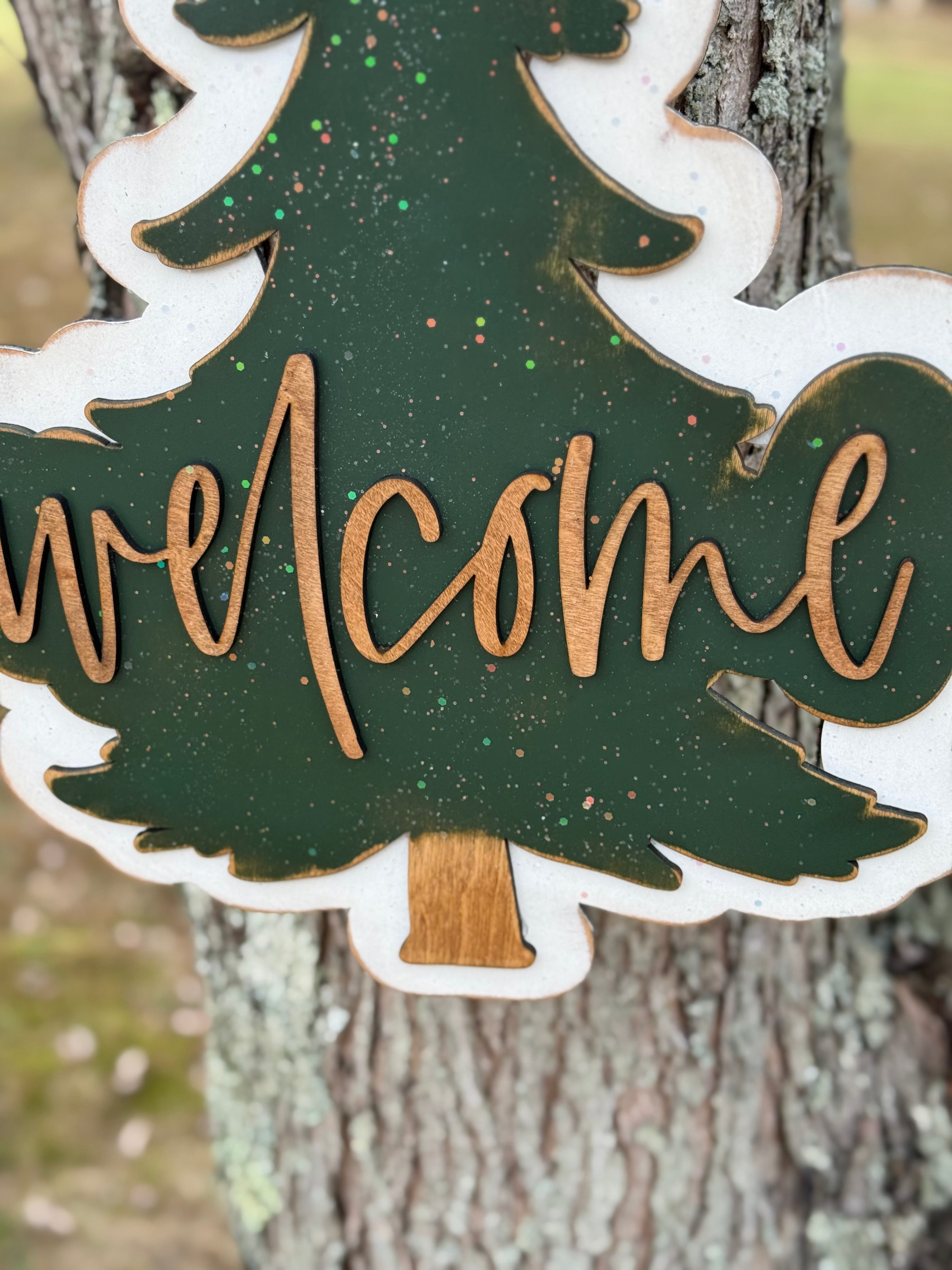 Merry Christmas Door Hanger & Leaner Set: Christmas tree Decor