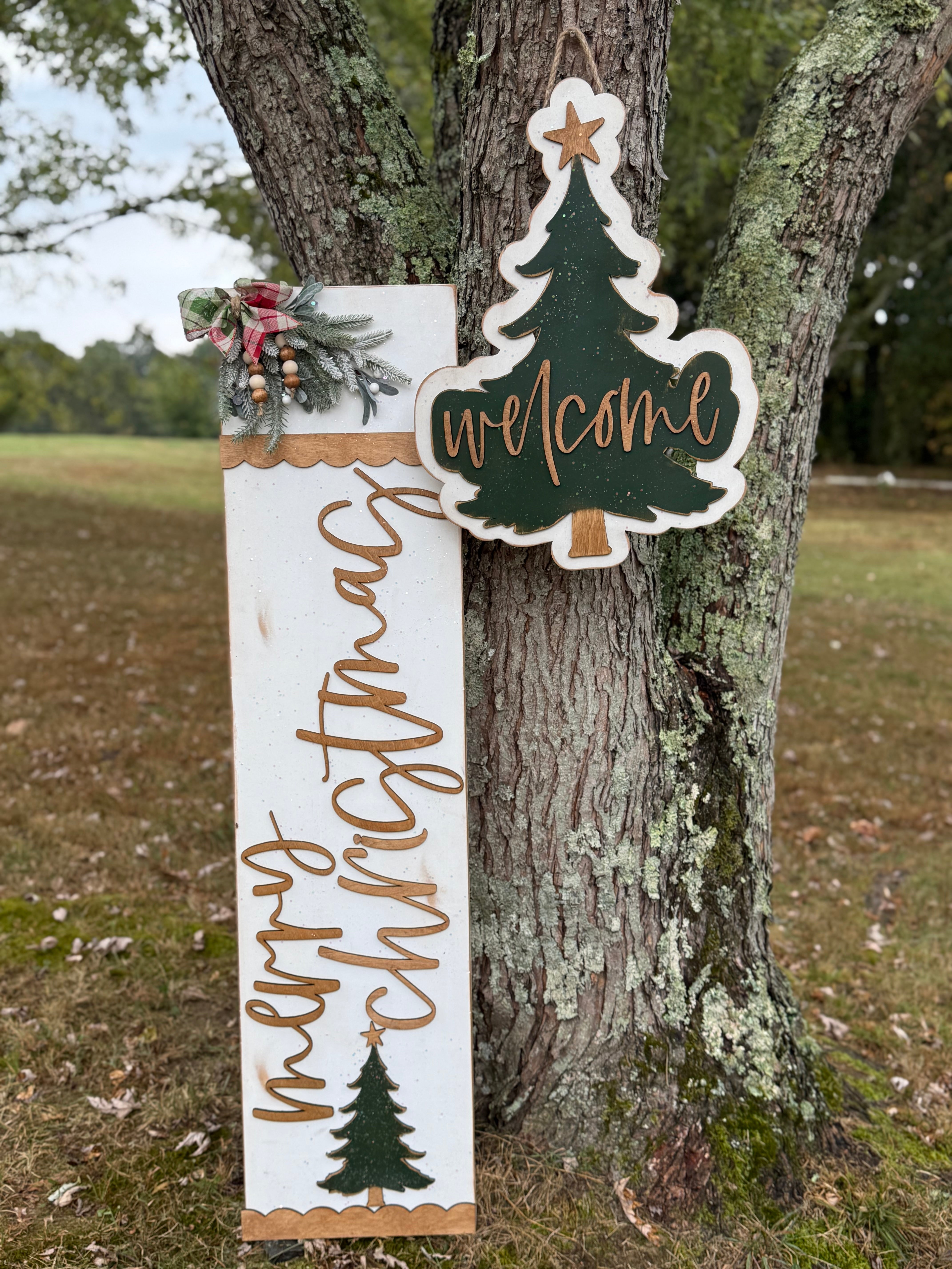 Merry Christmas Door Hanger & Leaner Set: Christmas tree Decor